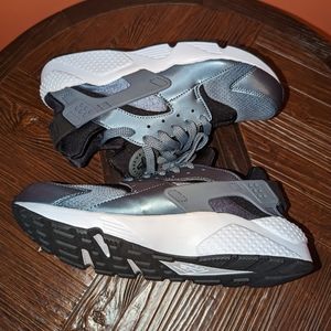 Brand New Nike Huarache Run